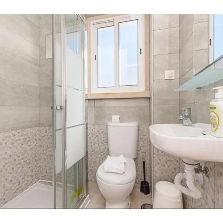 Houze Spacious 4-Bedroom Flat Near Lisbon Zoo